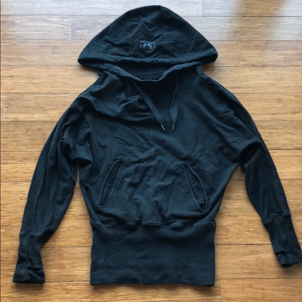 Lululemon black sweatshirt